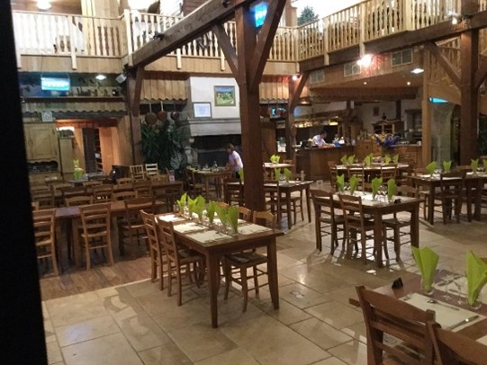 Arrêt à midi au restaurant Le Hameau du Fromage à Cleron